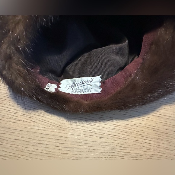 Elegant vintage Maison's brown genuine fur hat, Sz 7 - Picture 7 of 7